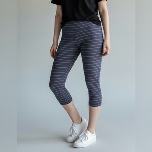 Athleta Small Women’s Striped Capri Leggings Blue Gray High Rise Crop Pants S